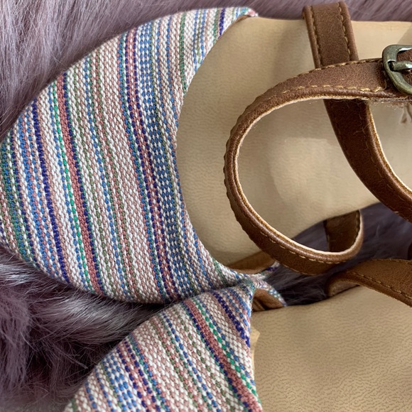 NWT Old Navy Children’s size 6 shoes - Picture 3 of 3